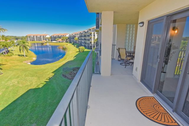 901 Seafarer Circle 302, Jupiter, FL 33477