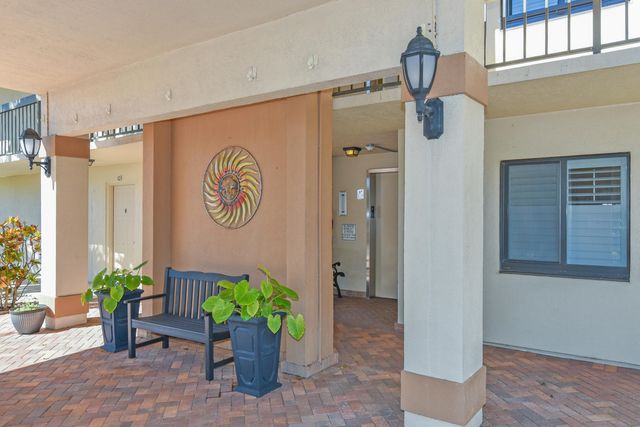 901 Seafarer Circle 302, Jupiter, FL 33477