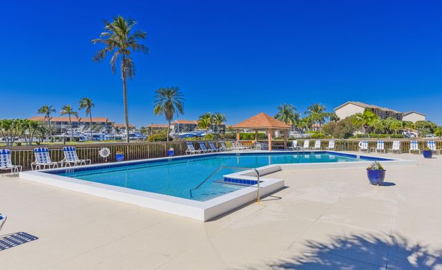 901 Seafarer Circle 302, Jupiter, FL 33477