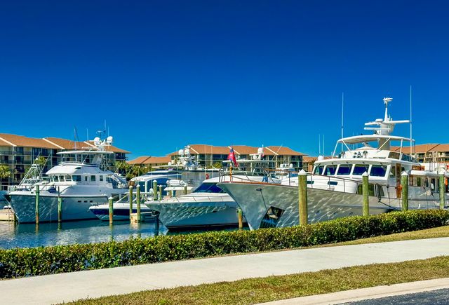 901 Seafarer Circle 302, Jupiter, FL 33477