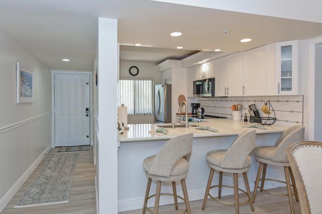 901 Seafarer Circle 302, Jupiter, FL 33477