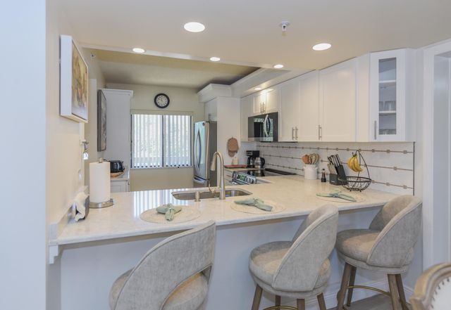 901 Seafarer Circle 302, Jupiter, FL 33477