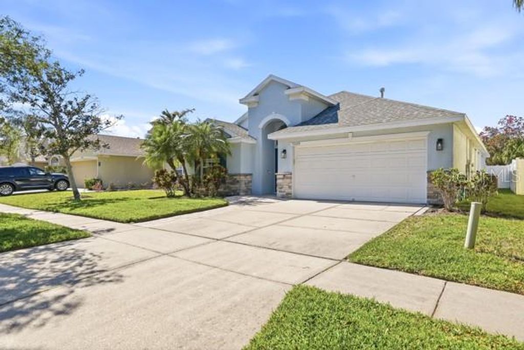 Image 4 of property listing at 12219 BISHOPSFORD DRIVE, Tampa, FL 33626