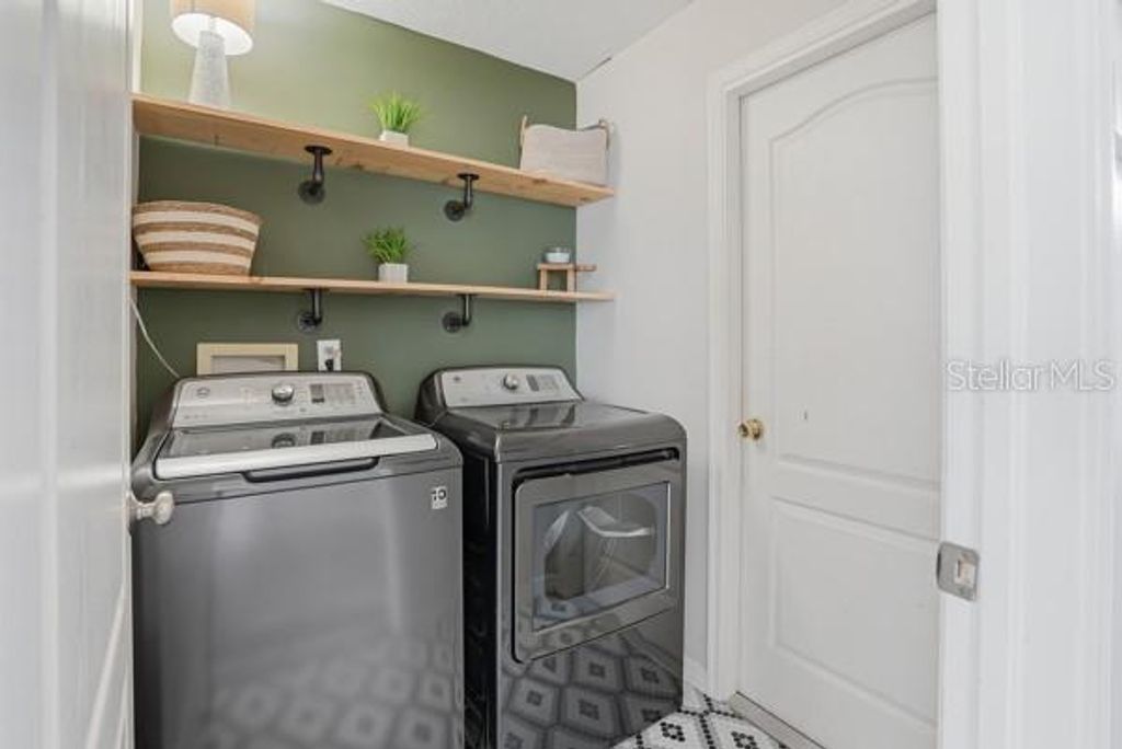 Image 39 of property listing at 12219 BISHOPSFORD DRIVE, Tampa, FL 33626