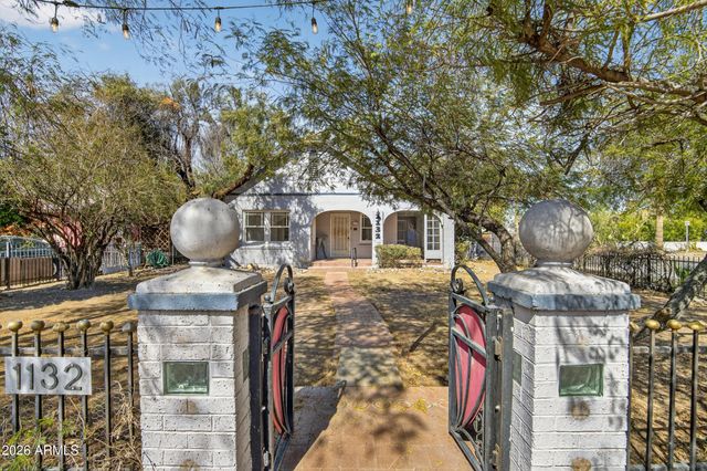 1132 E WELDON Avenue, Phoenix, AZ 85014