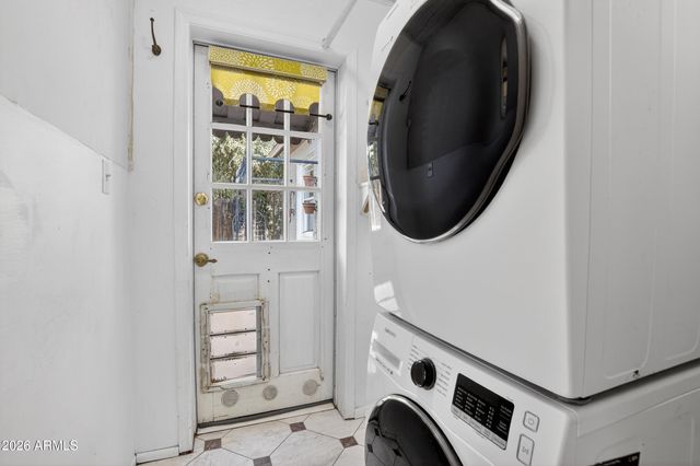 1132 E WELDON Avenue, Phoenix, AZ 85014