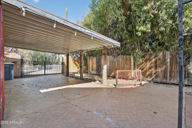 1132 E WELDON Avenue, Phoenix, AZ 85014