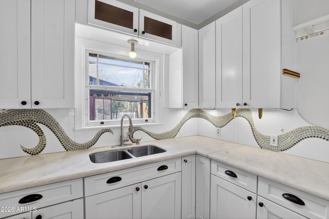 1132 E WELDON Avenue, Phoenix, AZ 85014