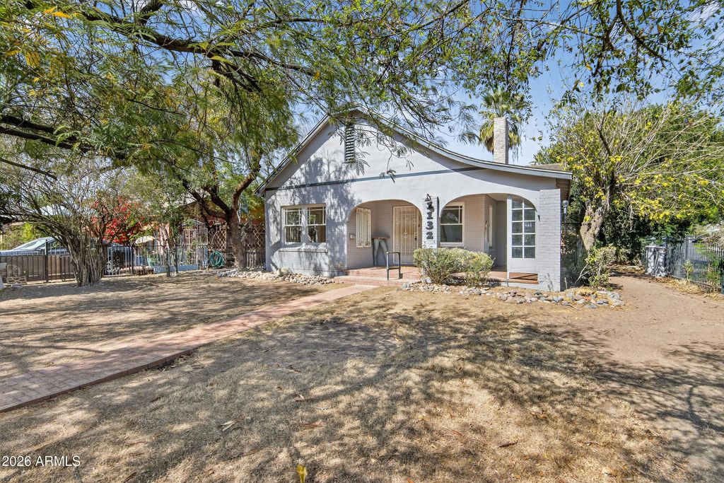 1132 E WELDON Avenue, Phoenix, AZ 85014