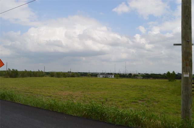 1106 CR 461, Elgin, TX 78621