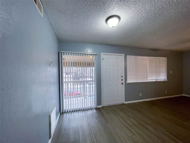 8907 Parkfield DR 204, Austin, TX 78758