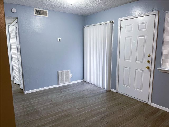 8907 Parkfield DR 204, Austin, TX 78758