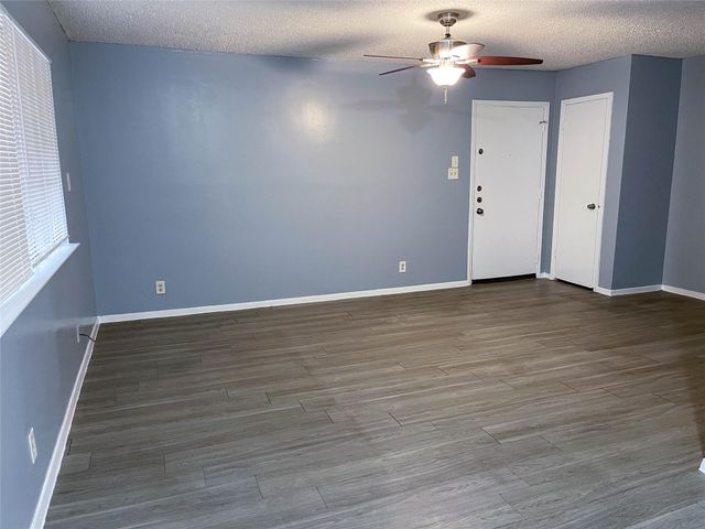 8907 Parkfield DR 204, Austin, TX 78758