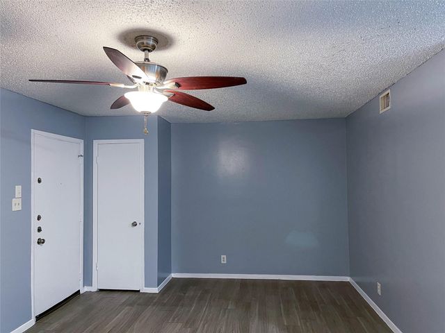 8907 Parkfield DR 204, Austin, TX 78758