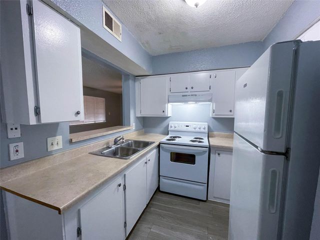 8907 Parkfield DR 204, Austin, TX 78758