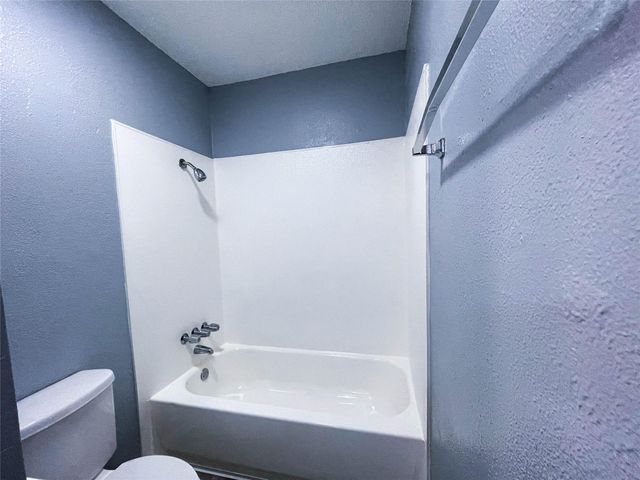 8907 Parkfield DR 204, Austin, TX 78758