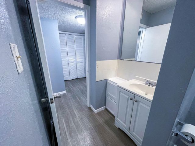 8907 Parkfield DR 204, Austin, TX 78758