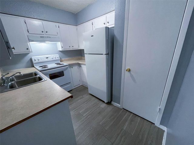 8907 Parkfield DR 204, Austin, TX 78758