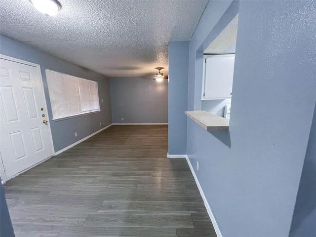 8907 Parkfield DR 204, Austin, TX 78758