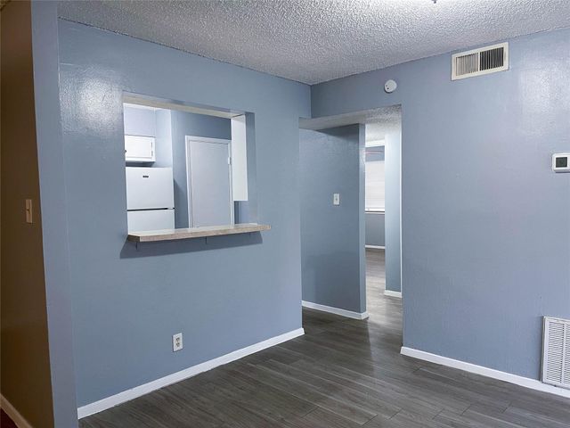 8907 Parkfield DR 204, Austin, TX 78758
