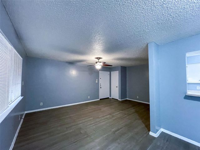 8907 Parkfield DR 204, Austin, TX 78758