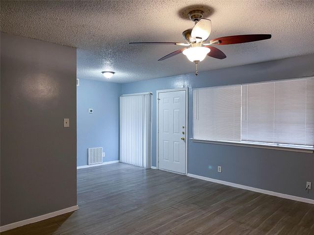 8907 Parkfield DR 204, Austin, TX 78758