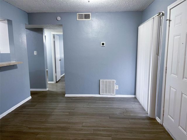 8907 Parkfield DR 204, Austin, TX 78758