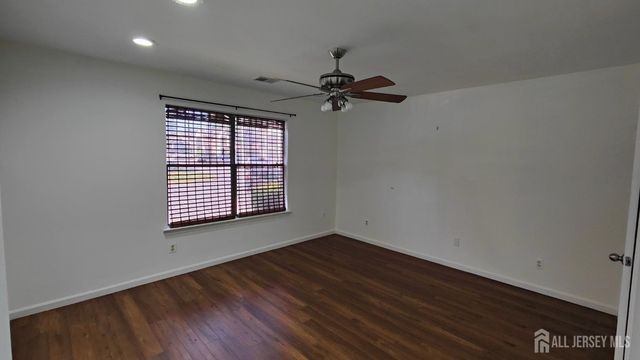 2205 Bayhead Drive, Sayreville, NJ 08859