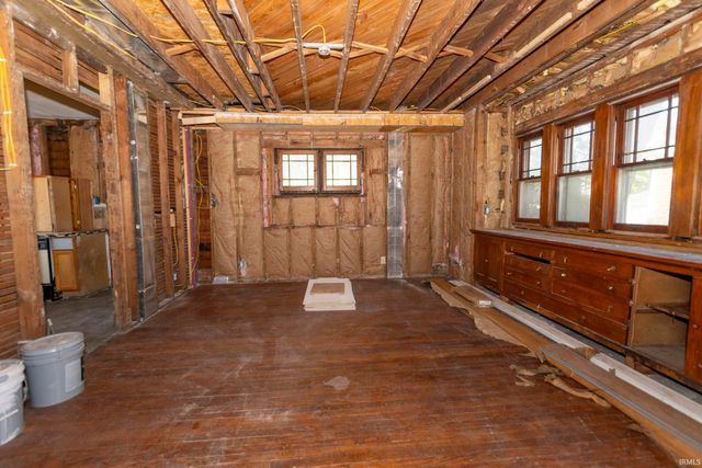 1109 Diamond Avenue, South Bend, IN 46628