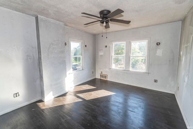 1109 Diamond Avenue, South Bend, IN 46628