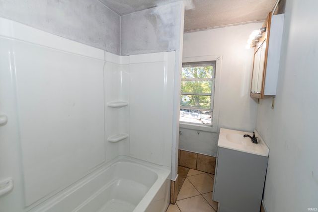 1109 Diamond Avenue, South Bend, IN 46628