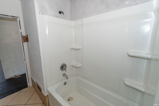 1109 Diamond Avenue, South Bend, IN 46628
