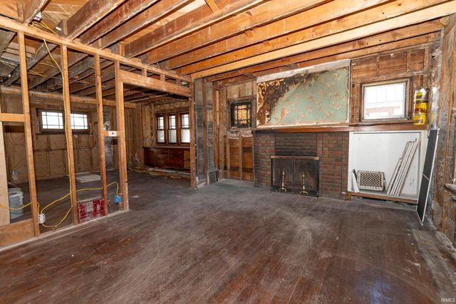 1109 Diamond Avenue, South Bend, IN 46628