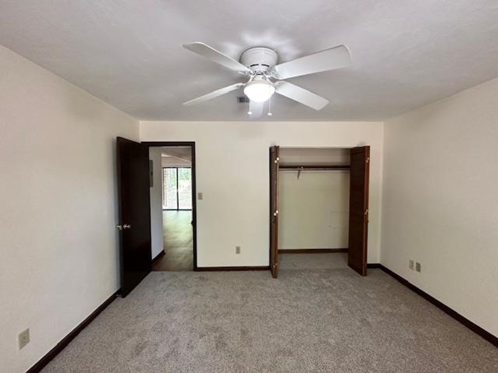 Image 15 of property listing at 1233 Cross Creek Circle, Tallahassee, FL 32301