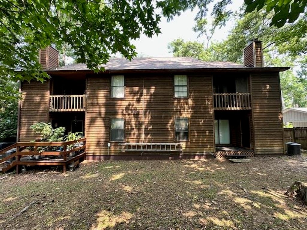 Image 5 of property listing at 1233 Cross Creek Circle, Tallahassee, FL 32301