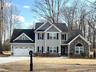 732 E Jefferson St, Hoschton, GA 30548