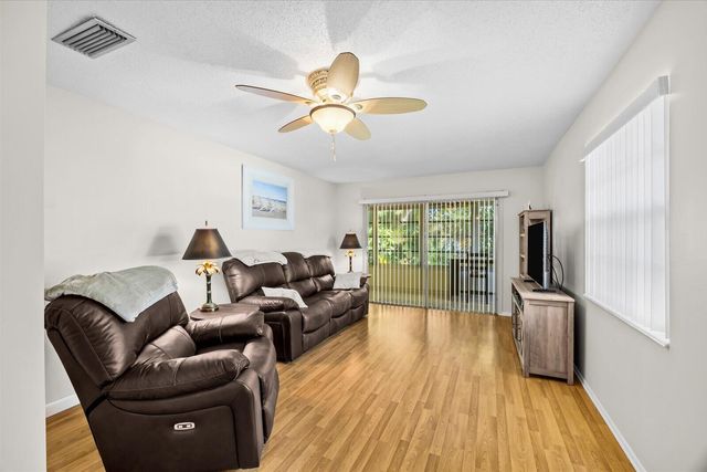 2600 SE OCEAN Boulevard DD-8, Stuart, FL 34996