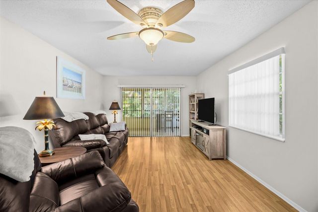 2600 SE OCEAN Boulevard DD-8, Stuart, FL 34996