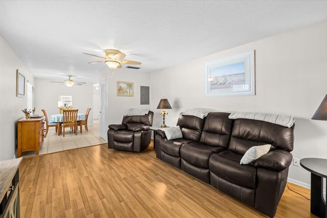 2600 SE OCEAN Boulevard DD-8, Stuart, FL 34996