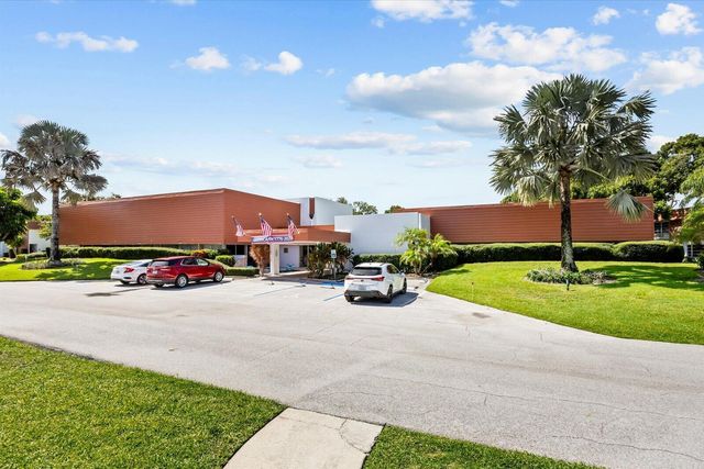 2600 SE OCEAN Boulevard DD-8, Stuart, FL 34996