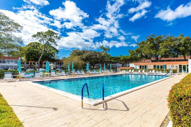 2600 SE OCEAN Boulevard DD-8, Stuart, FL 34996