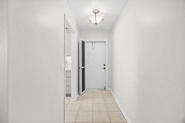 2600 SE OCEAN Boulevard DD-8, Stuart, FL 34996