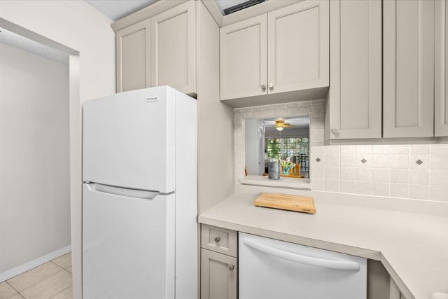 2600 SE OCEAN Boulevard DD-8, Stuart, FL 34996