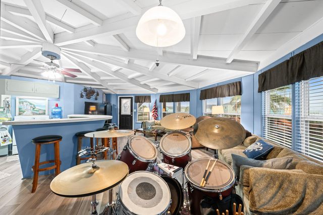 702 Seashell Drive, Surfside Beach, TX 77541