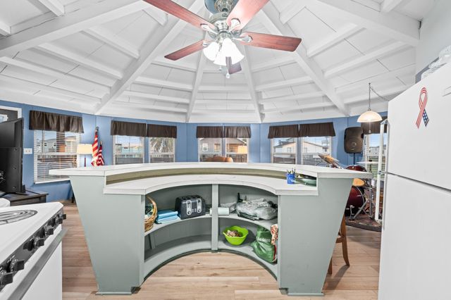 702 Seashell Drive, Surfside Beach, TX 77541