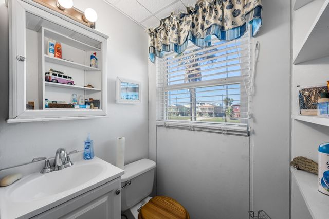 702 Seashell Drive, Surfside Beach, TX 77541