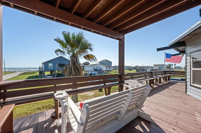 702 Seashell Drive, Surfside Beach, TX 77541