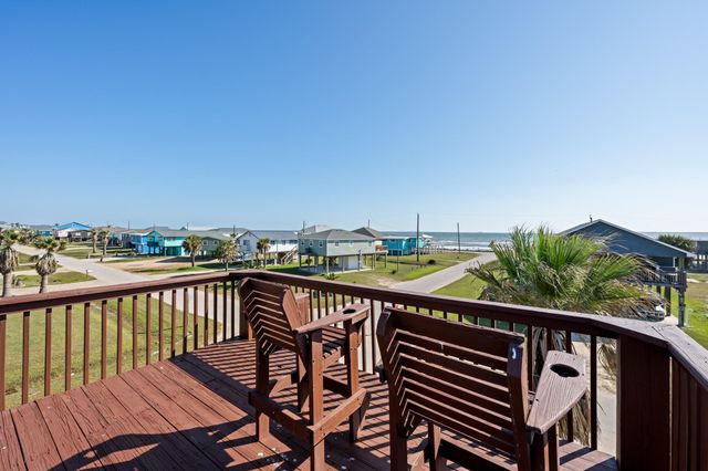 702 Seashell Drive, Surfside Beach, TX 77541