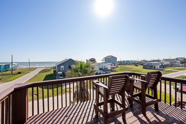 702 Seashell Drive, Surfside Beach, TX 77541