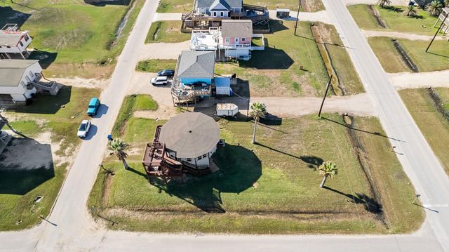 702 Seashell Drive, Surfside Beach, TX 77541